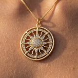 Collier Soleil Doré "Rayonnement Intérieur"