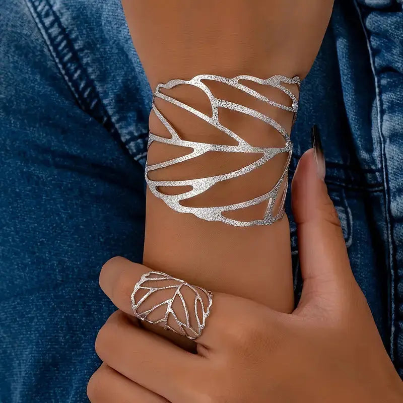 Bracelet Rigide Vintage avec Feuille Décorative