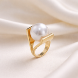 Bague Rétro Dorée avec Ornement de Perles