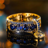 Bague antique en or et cristal bleu