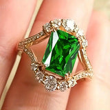 Bague élégante avec pierre d'émeraude