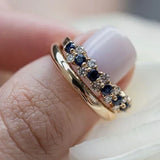 Bague en or classique avec zirconiums bleus