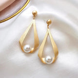 Boucles d'oreilles avec des cristaux et des perles rondes