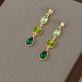 Boucles d'oreilles avec des pierres suspendues de couleur verte