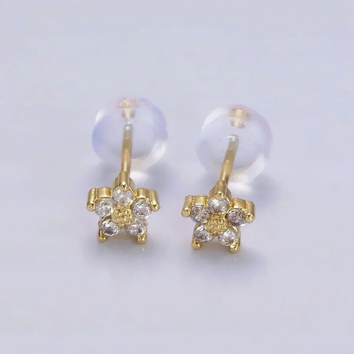Boucles d'oreilles avec motif floral délicat