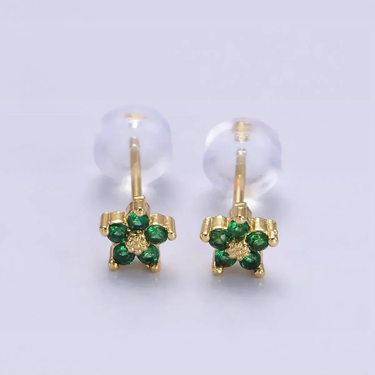 Boucles d'oreilles avec motif floral délicat