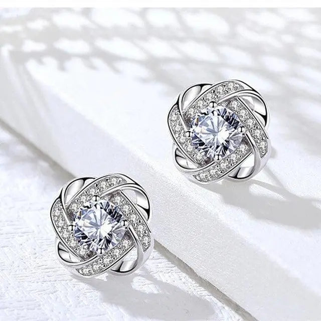 Boucles d'oreilles en forme de croix avec motif floral