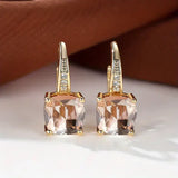 Boucles d'oreilles en or avec des pierres mystérieuses