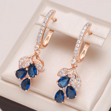 Boucles d'oreilles pendantes avec des cristaux bleus