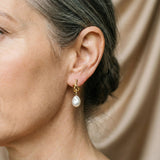 Boucles d'oreilles pendantes avec perles baroques en or