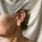 Boucles d'oreilles pendantes en pétale d'or