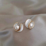 Boucles d'oreilles pendantes luxueuses en opale blanche et perles en or