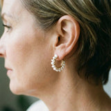 Boucles d'oreilles rétro avec perle blanche