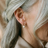 Boucles d'oreilles triangulaires avec des perles élégantes