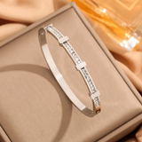 Bracelet géométrique ouvert avec deux couches de zircon | Or