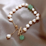 Bracelet rétro avec des marguerites et des pierres précieuses vertes