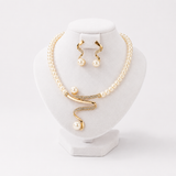 Ensemble cadeau en perles naturelles : collier et boucles d'oreilles