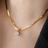 Collier Pendentif Élegant en Strass | Or