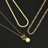Collier à couches avec des pièces et une structure