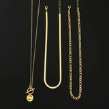 Collier à couches avec des pièces et une structure