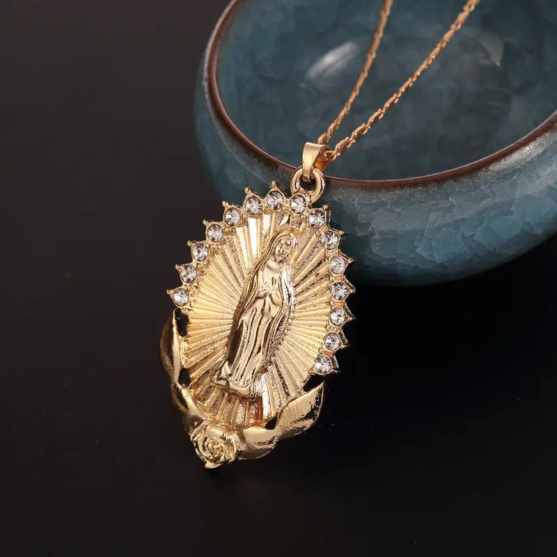 Collier avec médaille de la Vierge Marie
