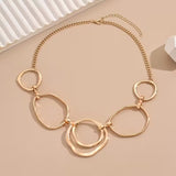 Collier avec pendentif, inspiré par l'élégance classique