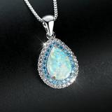 Collier en Opale Bleue Lumineuse