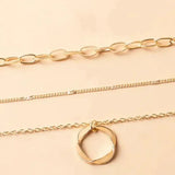 Collier rétro avec des couches de chaîne et pendentif doré