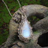 Collier rétro avec pendentif en pierre de lune