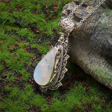 Collier rétro avec pendentif en pierre de lune