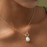 Collier Élégant avec Perle Dorée