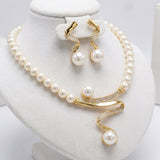 Ensemble cadeau en perles naturelles : collier et boucles d'oreilles