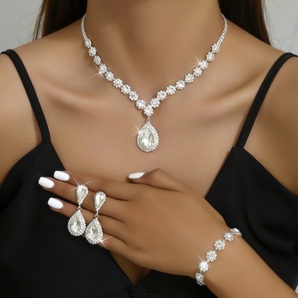 Ensemble complet de trois bijoux pour mariées