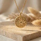 Collier "Éclosion" Fleur de Lotus Dorée