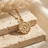 Collier "Éclosion" Fleur de Lotus Dorée