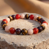 Bracelet "Chance & Joie" en Oeil de Tigre, Pierre de Soleil, Cornaline & Grenat