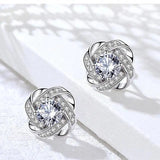 Boucles d'oreilles dorées en spirale florale avec des cristaux