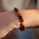 Bracelet "Chance & Joie" en Oeil de Tigre, Pierre de Soleil, Cornaline & Grenat