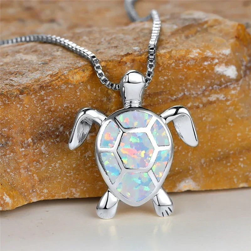Collier Pendentif Tortue en Opale de Feu Verte Vintage