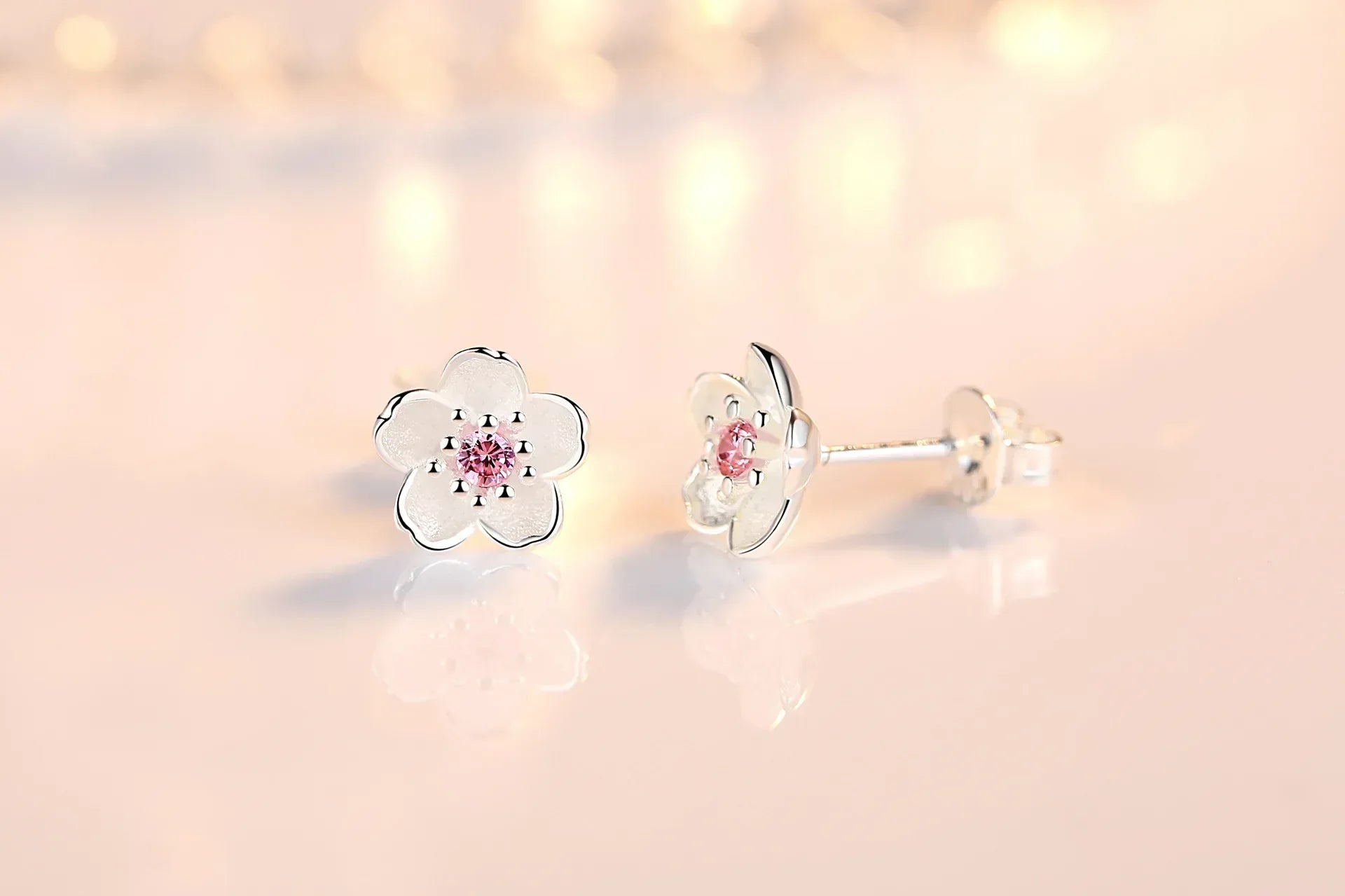 Boucles d'oreilles à bouton en forme de fleur avec zirconiums