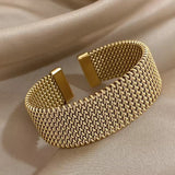 Bracelet élégant en maille tressée avec design ouvert